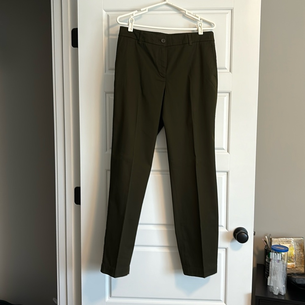 NWOT Talbot’s straight leg chino in olive.  Size 8.